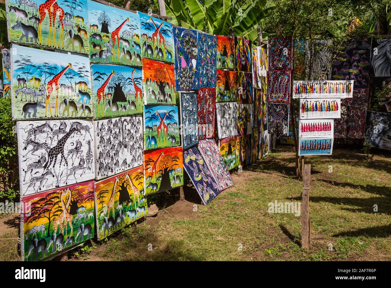 Tansania. Mto Wa Mbu. Lokale Künstler Gemälde zum Verkauf. Stockfoto