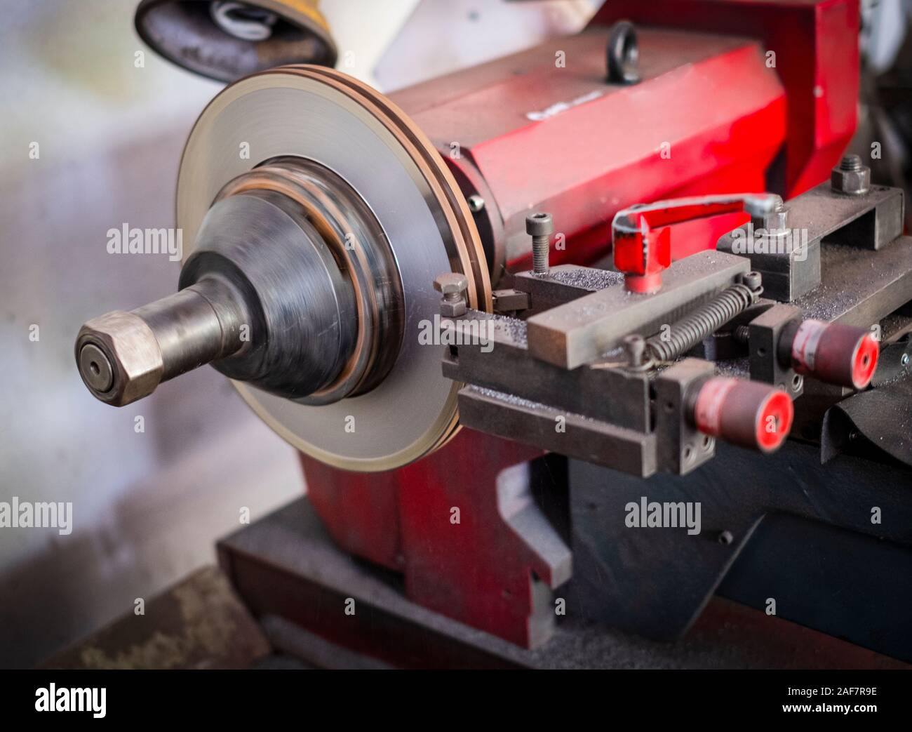 Bremse Drehstahl polieren Scheibenbremsen von Autos für automatische  Stockfotografie - Alamy