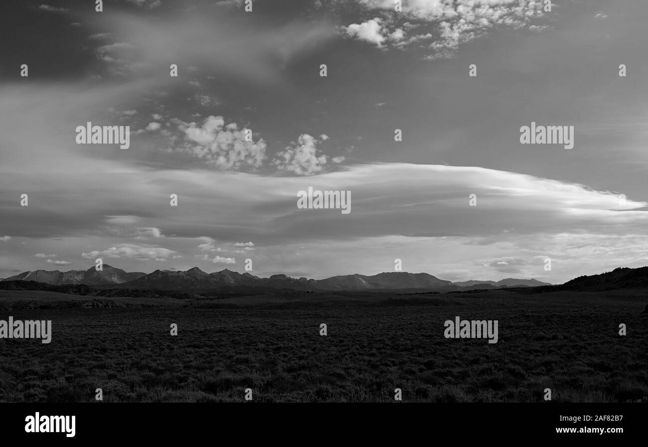 Wolken über der Wind River Range, Wyoming auf dem Weg zum Big Sandy Trailhead. Stockfoto