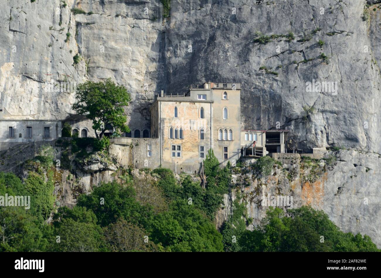 Cliffside dominikanische Kloster, Priorat oder Abtei Maria Magdalena Heilige Höhle bzw. grotte la Sainte-Baume oder Heiligen Berg der Provence Frankreich Stockfoto