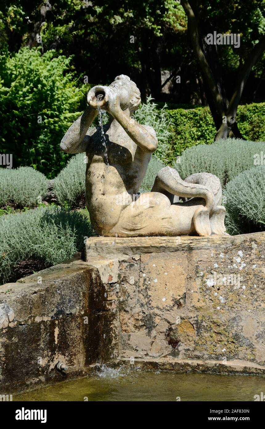 Garten Skulptur von Triton Merman & Tülle Jardins d'Albertas oder Albertas Gärten BOUC-BEL-AIR in der Nähe von Aix-en-Provence Provence Frankreich Stockfoto