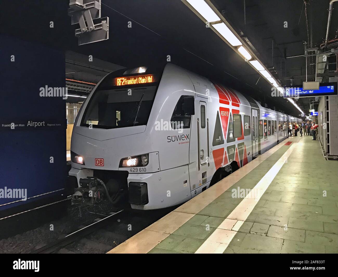 SUWEX-Zug nach Frankfurt Main Hbf, vom Flughafen Frankfurt, Flughafen Frankfurt, Deutschland, Europa, 429610, Frankfurter Flughafenbahnhof Stockfoto