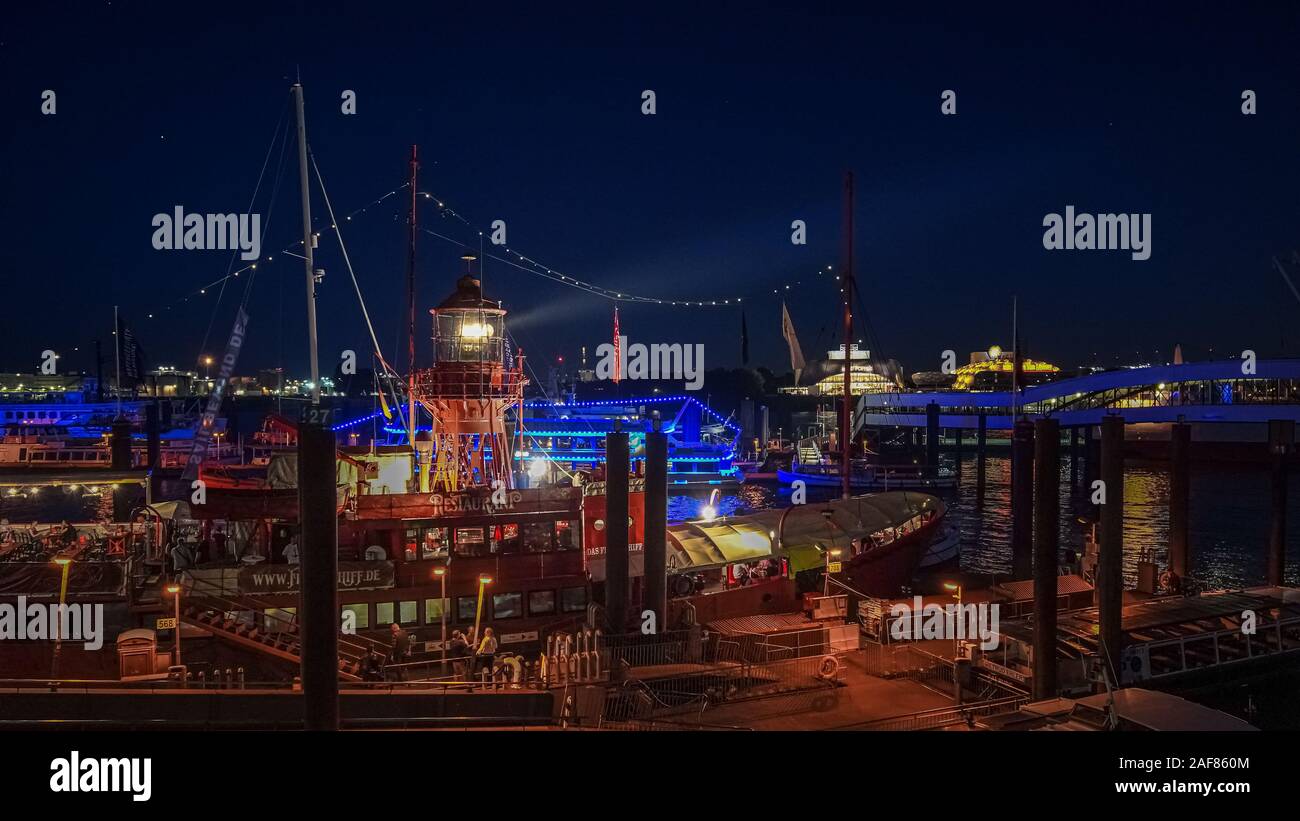 Hamburger Hafen bei Nacht / Hamburger Hafen bei Nacht. Stockfoto