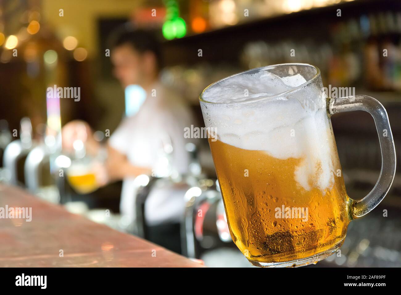 Bier in der Kneipe. Stockfoto