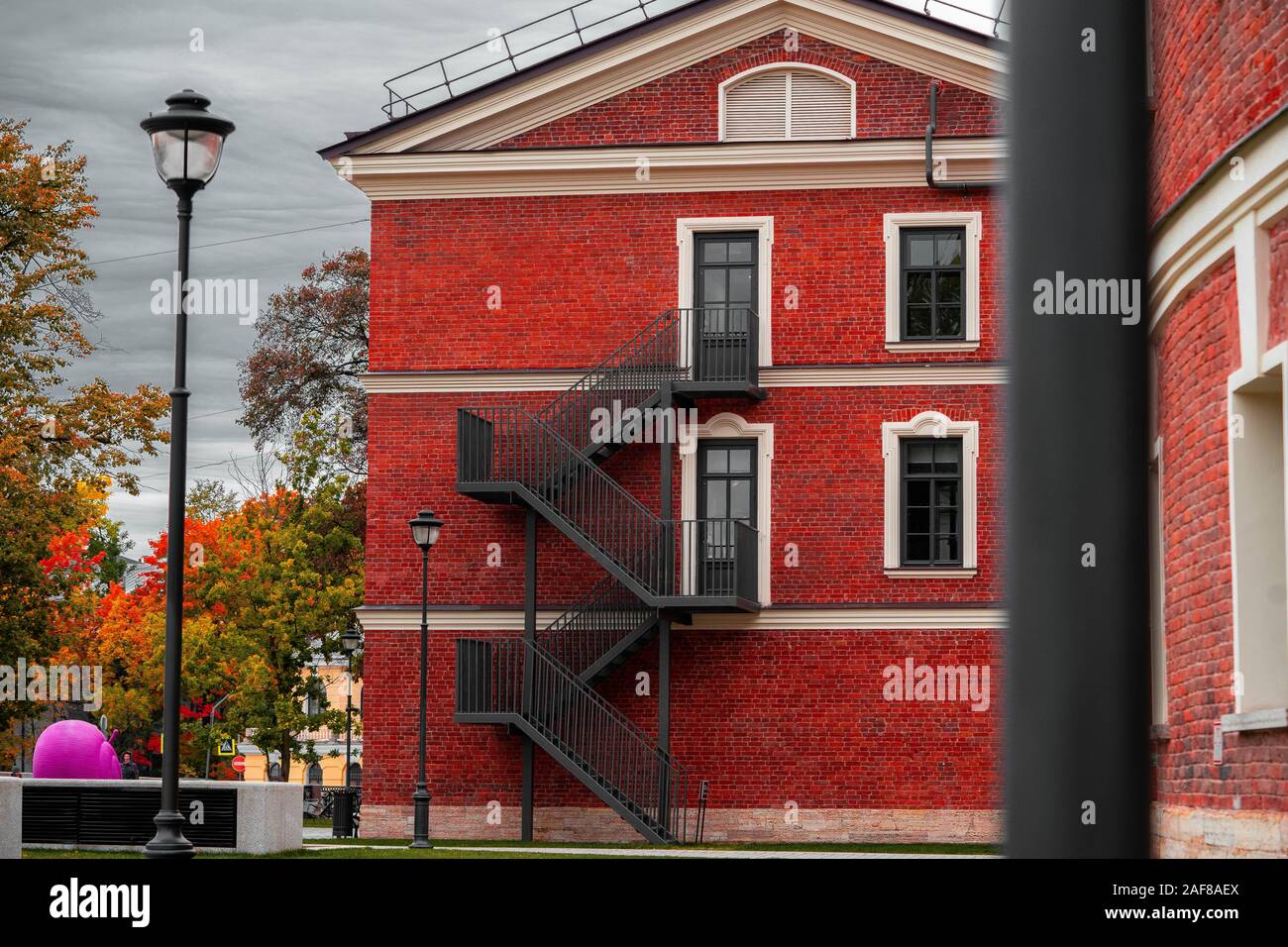 Red gemauerte Gebäude in New Holland, Sankt Petersburg. Fernsicht Stockfoto