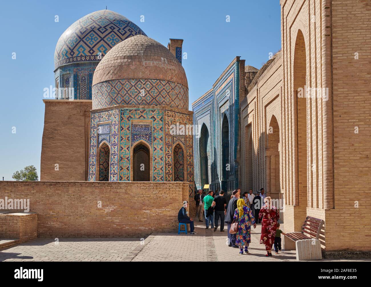 Touristen in der nekropole Schah-i-Wonders, Samarkand, Usbekistan, in Zentralasien Stockfoto