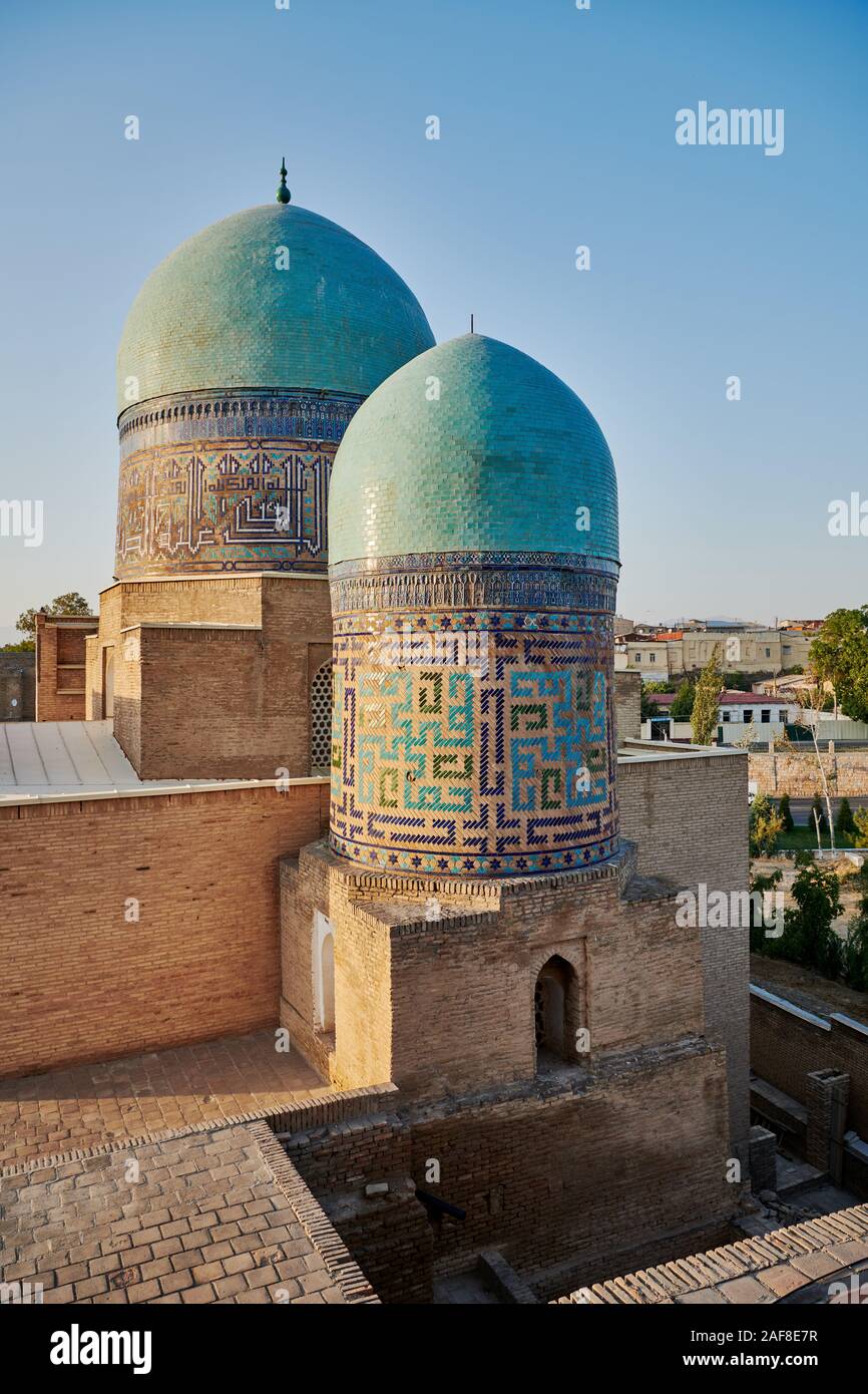 Kuppeln der Qazizadeh Rumi Mausoleum in Nekropole Schah-i-Wonders, Samarkand, Usbekistan, in Zentralasien Stockfoto