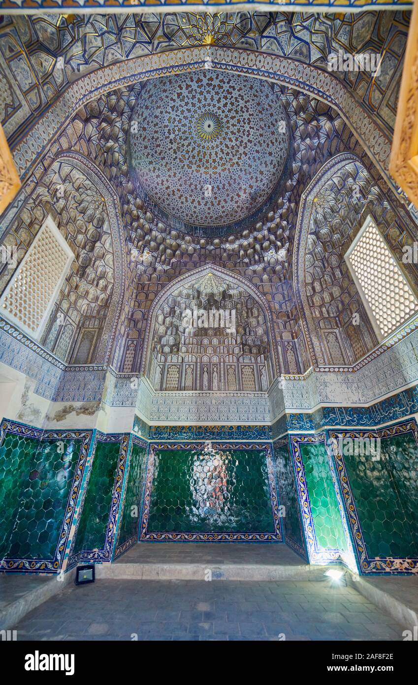 Innenraum geschossen im Grab des oberen Komplex der Nekropole Schah-i-Wonders, Samarkand, Usbekistan, in Zentralasien Stockfoto