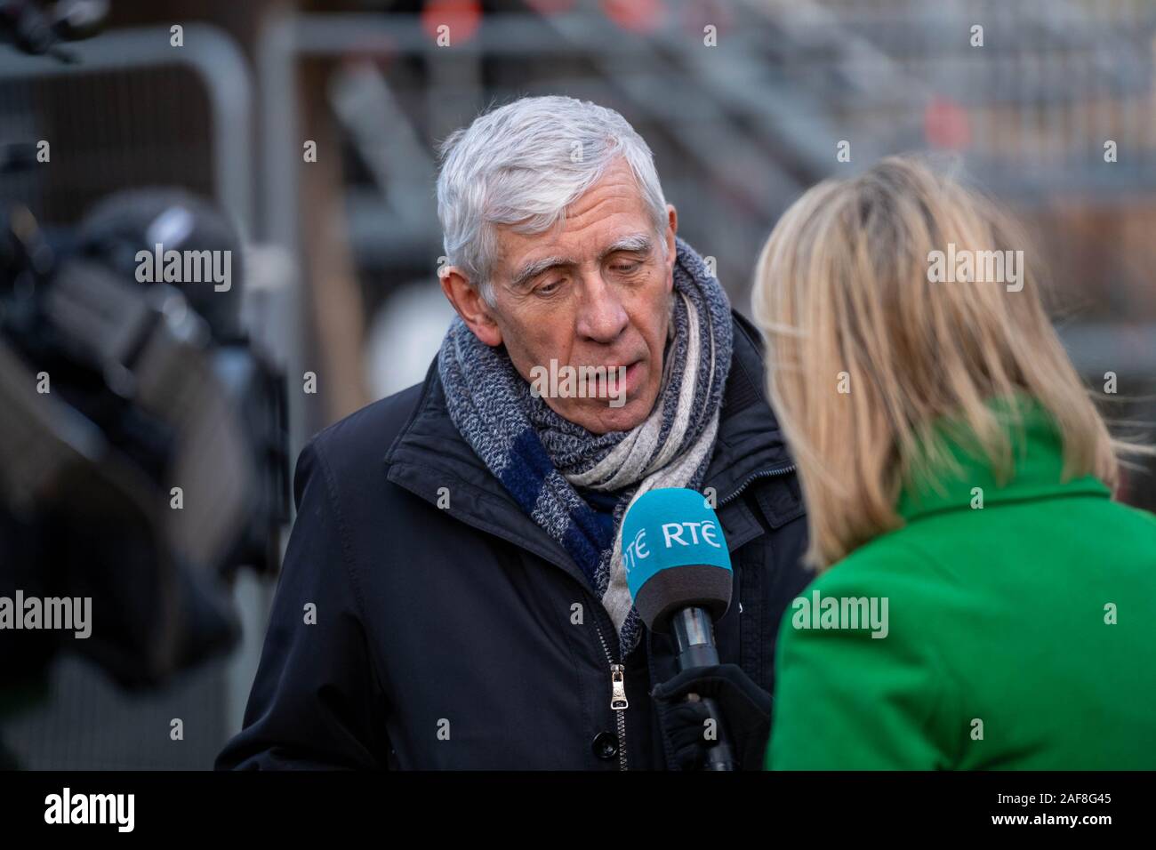 London, Großbritannien. 13. Dezember 2019. 2019 Politicial Kommentatoren kommen am College Green Westminster London zu den Medien zu sprechen, die nach den allgemeinen Wahlen Jack Straw, der ehemaligen Labour Außen- und Innenminister Credit Ian DavidsonAlamy leben Nachrichten Stockfoto