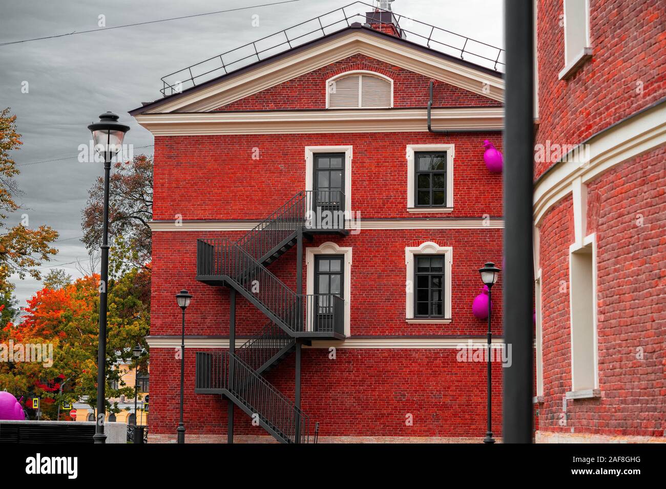 Red gemauerte Gebäude in New Holland, Sankt Petersburg. Fernsicht Stockfoto