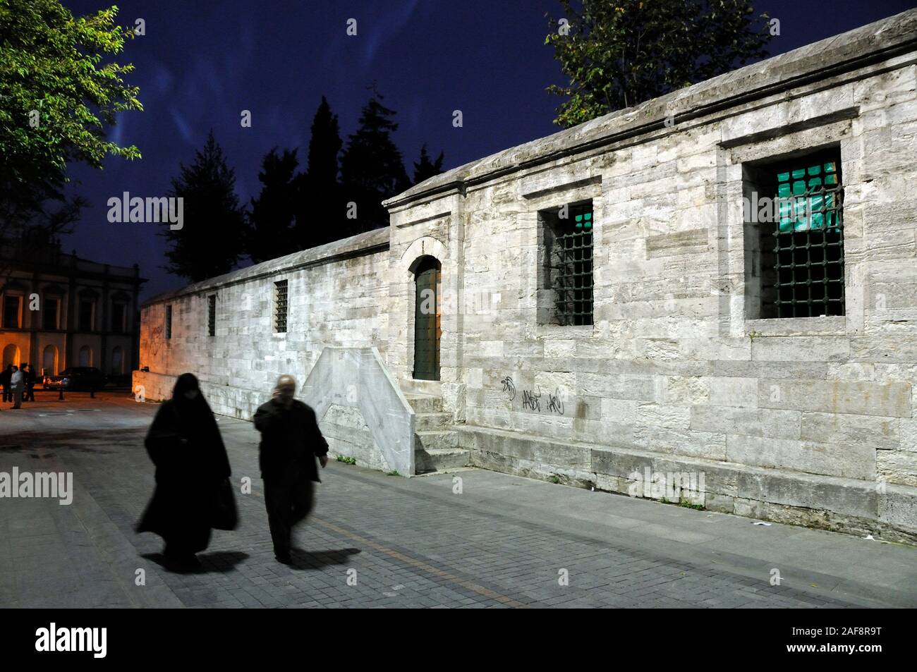 Süleymaniye Camii Straße bei Nacht. Istanbul, Türkei Stockfoto