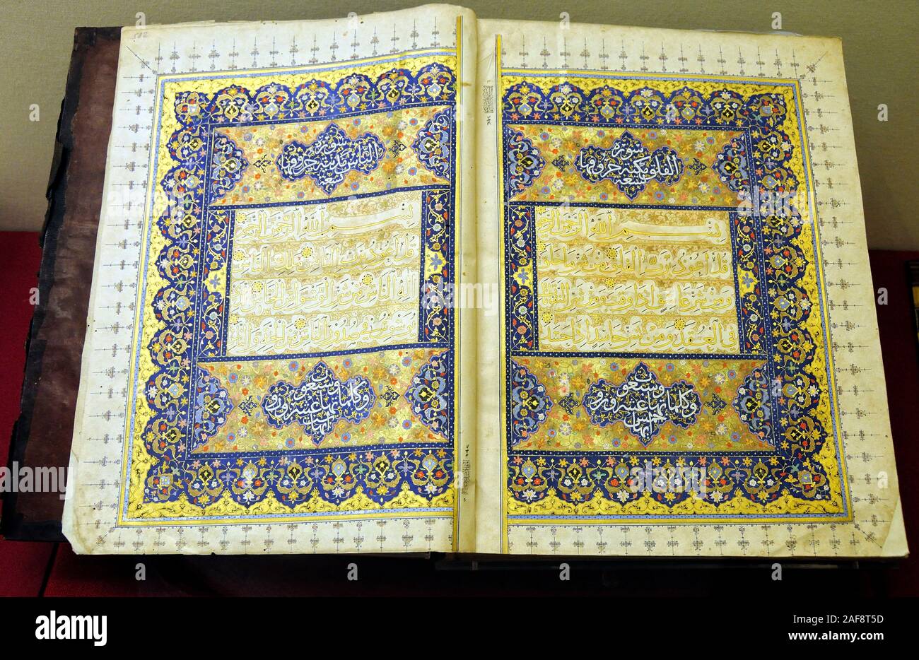 Der Qur'an. Persien, 16. Jahrhundert. Kalligraphie von Abdülvahab Giyaseddin bin. Museum des Alten Orients, Istanbul. Türkei Stockfoto