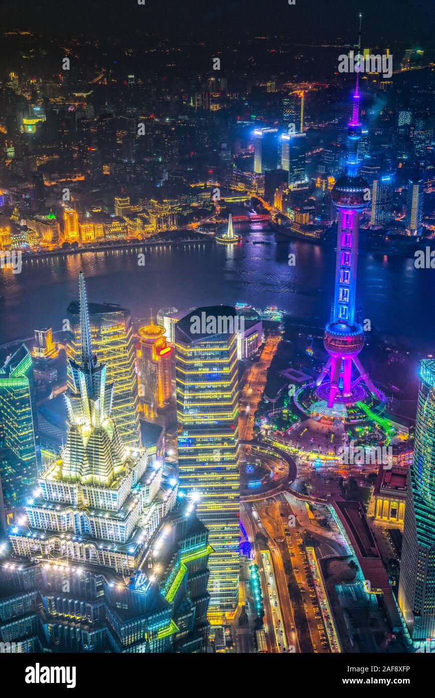 Shanghai Skyline der Stadt, mit Blick auf die Wolkenkratzer von Pudong und den Fluss Huangpu. Shanghai, China. Stockfoto