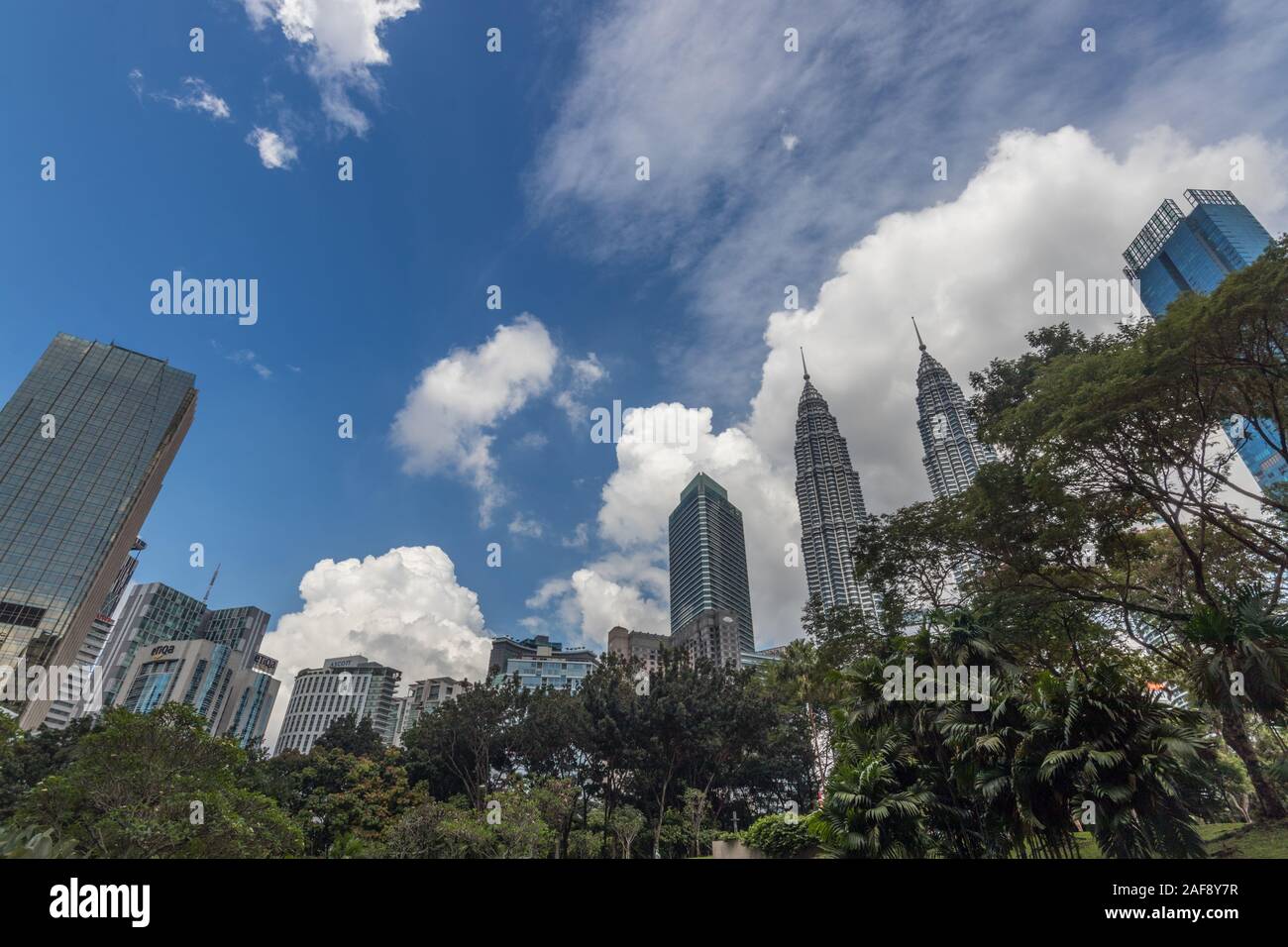 Stadtbild Blick von Kuala Lumpur City Centre (KLCC) Park, Malaysia, November 2019 Stockfoto