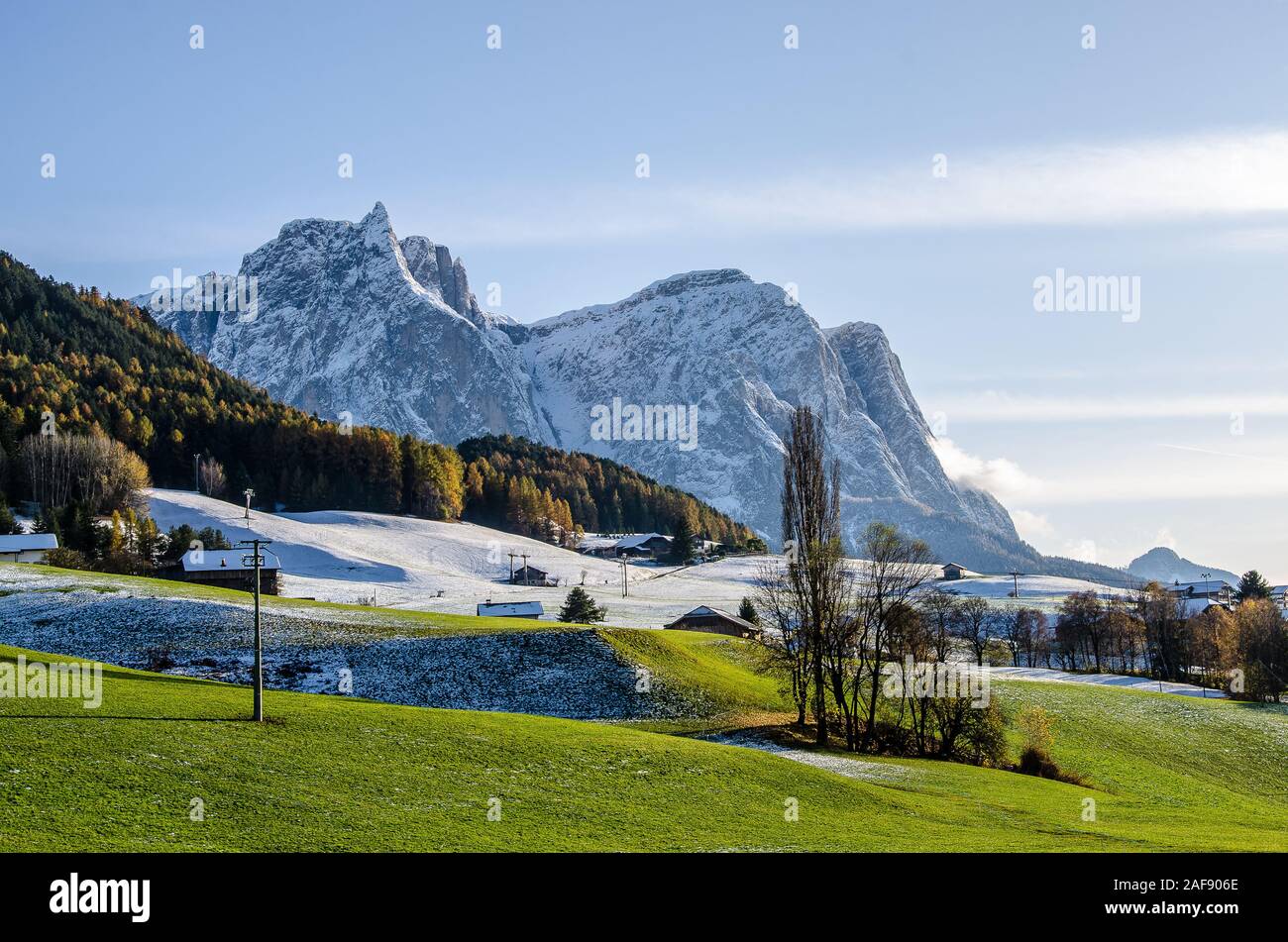 Seit 2009, den Dolomiten und damit der Seiser Alm und Schlern sind Teil des UNESCO-Weltnaturerbes aufgenommen. Stockfoto