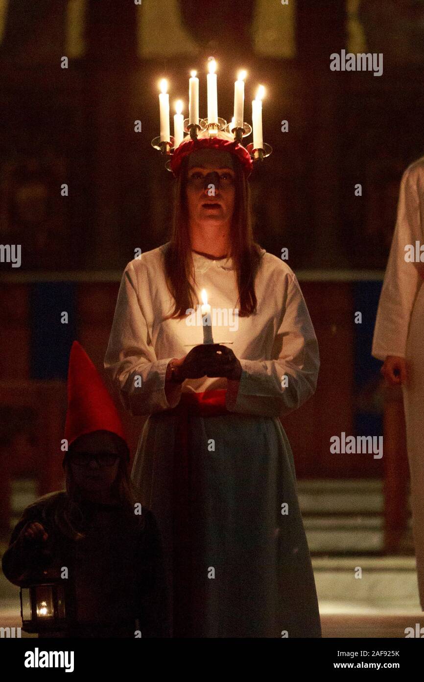 Edinburgh, Schottland. UK. 13. Dezember. 2019. Schwedische Lucia in St. John's Episcopal Church in Edinburgh. Schottland. Pako Mera/Alamy leben Nachrichten Stockfoto