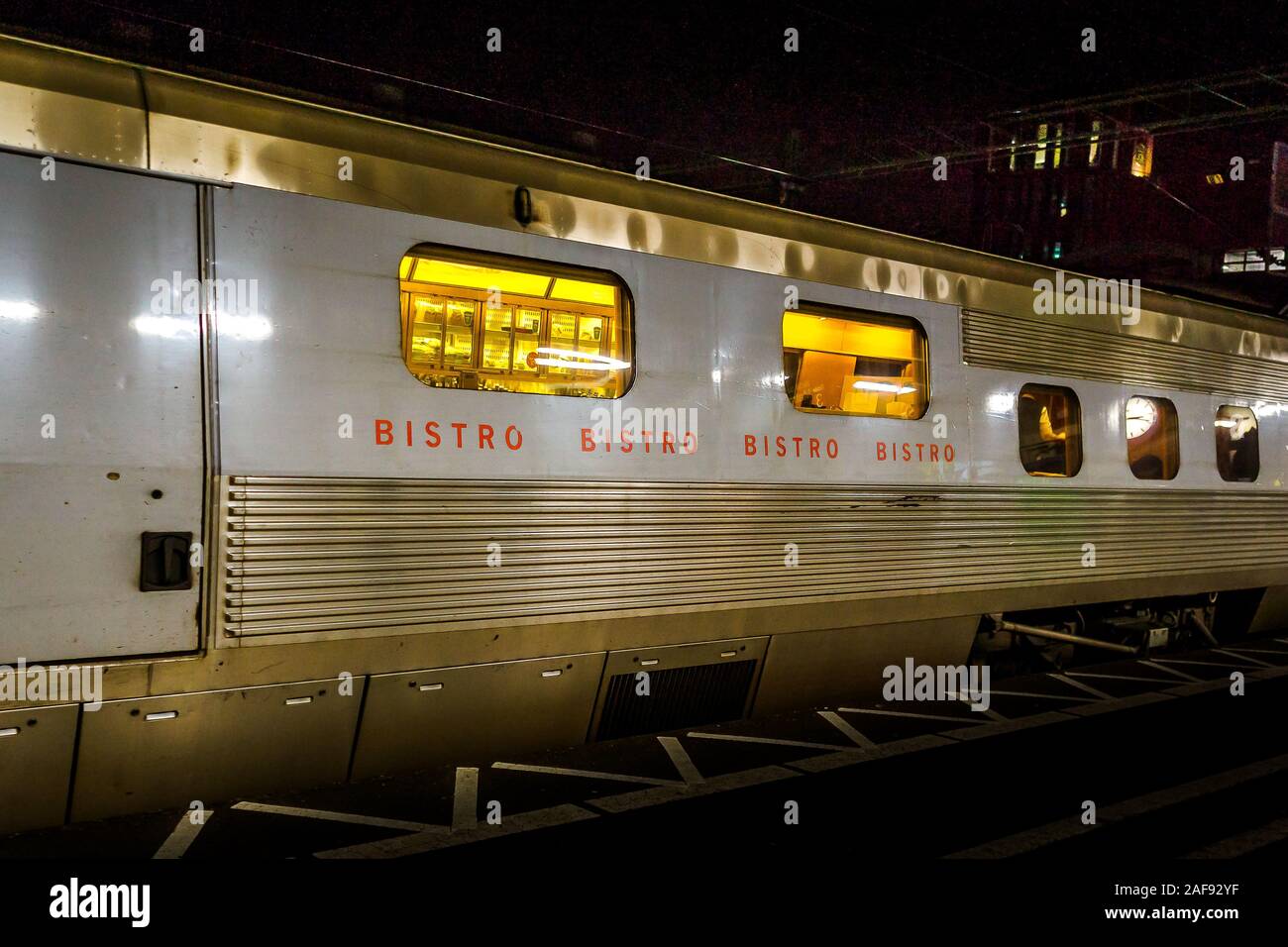 Der Blick in ein Bistro Wagen in einem Nachtzug in Lund, Schweden, 12. Dezember 2019 Stockfoto