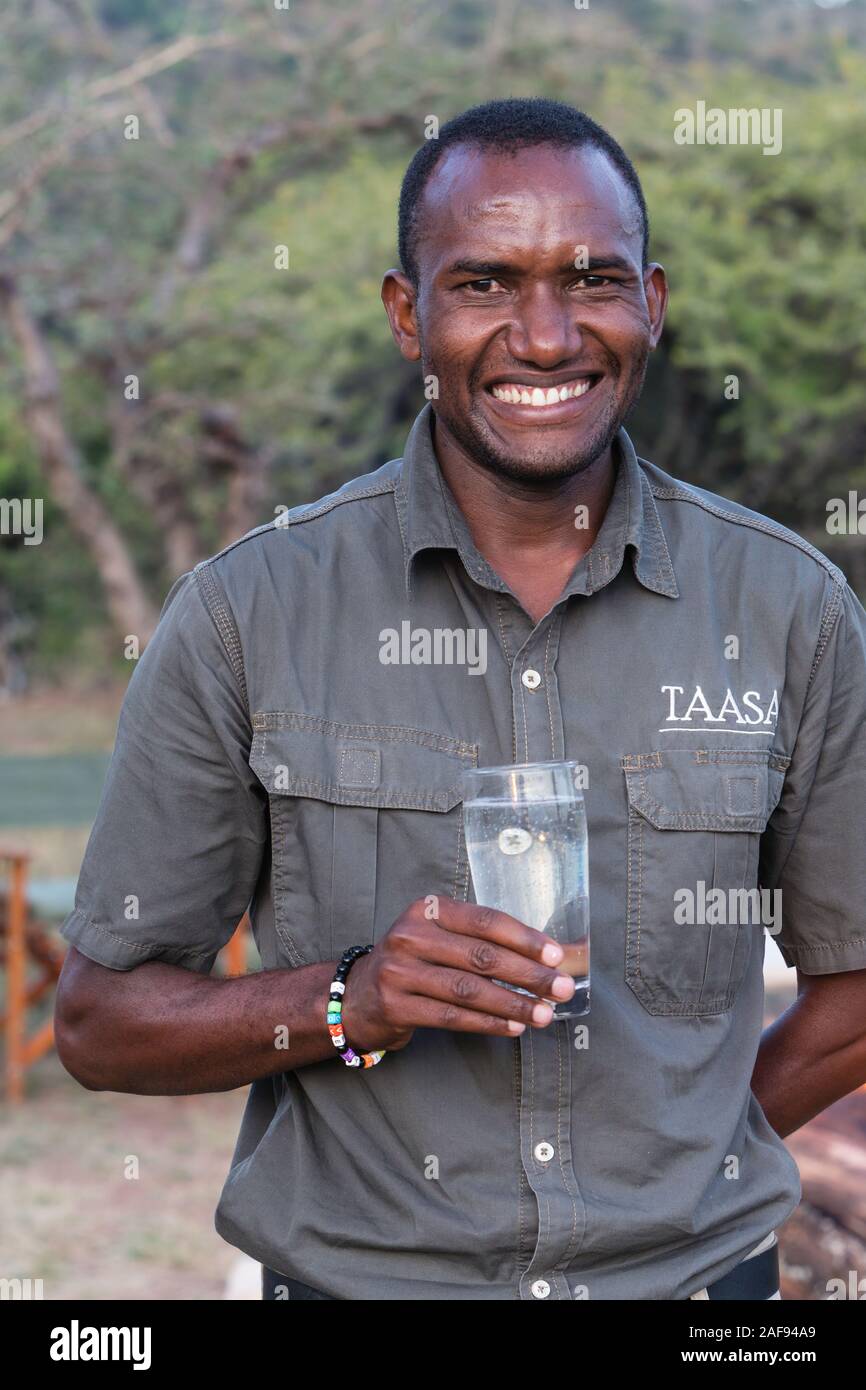 Tansania. Serengeti. Gabriel, Mitglied der Iraqw (Irakw) ethnische Gruppe. Stockfoto
