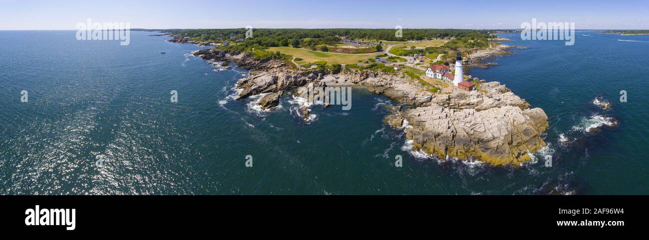 Portland Head Lighthouse Luftaufnahme im Sommer, Cape Elizabeth, Maine, ME, USA. Dieser Leuchtturm, 1791 gebaut, ist der älteste Leuchtturm in Maine. Stockfoto