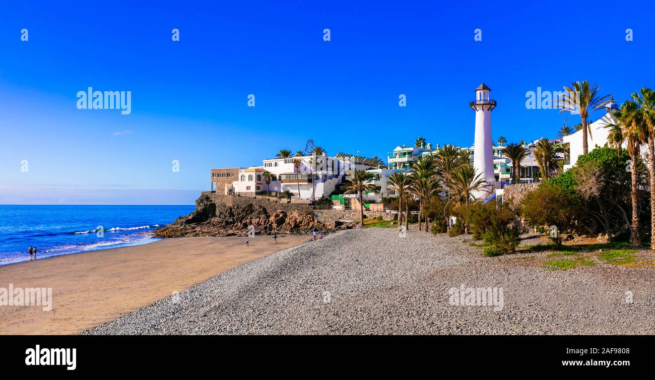 Schöne Bahia Feliz, Playa de Aguila, Ansicht mit Leuchtturm, Meer, Häuser, Gran Canaria, Spanien. Stockfoto