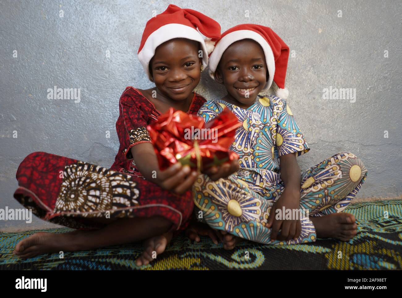 Glück für Weihnachten Symbol mit afrikanischen schwarzen Kinder Stockfoto