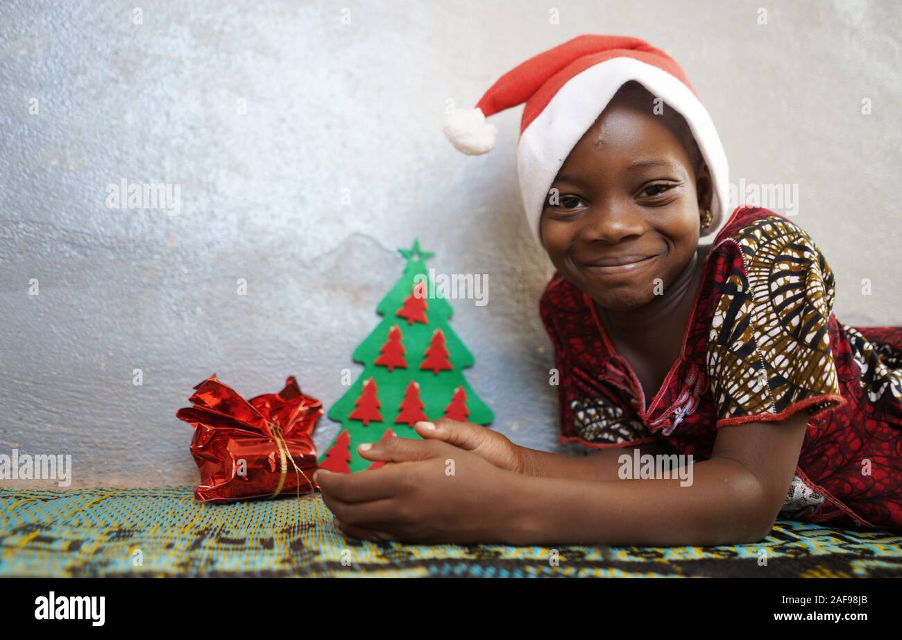 Weihnachten Vielfalt Symbol wunderschönen afrikanischen schwarzen Mädchen Feiern Stockfoto