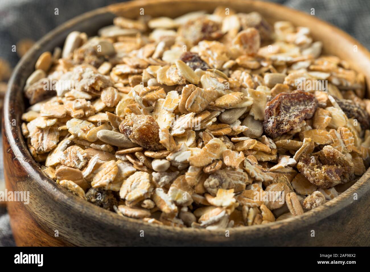 Hausgemachte trockene Hafer Müsli mit Mandeln und Rosinen Stockfoto