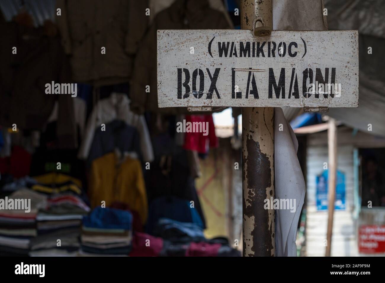 Arusha, Tansania. Suggestion Box in die gebrauchte Kleidung. Stockfoto