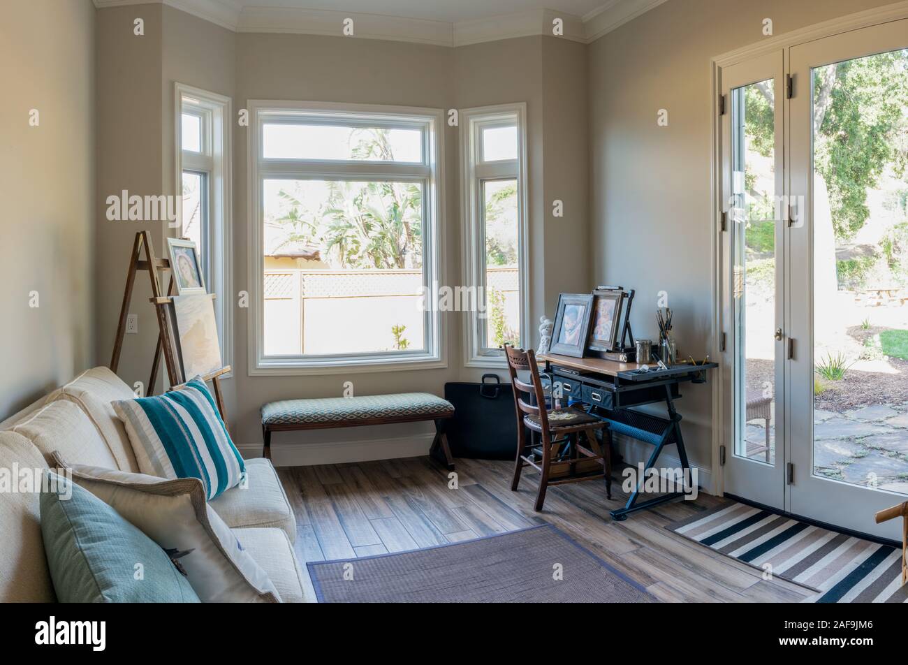 Panoramablick auf neu gebauten Ventura Custom Home mit viel Licht in die Art Studio am 11 Dezember, 2019 in Ventura, Kalifornien, USA. Stockfoto