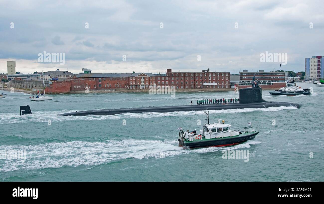 Die Marine der Vereinigten Staaten Virginia Kategorie Angriffs-U-Boot, die USS Virginia (SSN774) in Portsmouth, Großbritannien ankommen auf 24/8/13 für einen Höflichkeitsbesuch. Stockfoto