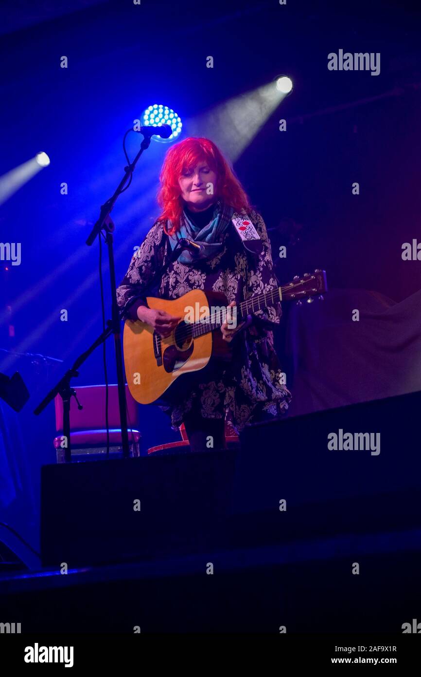 Scottish Folk Singer Songwriter Eddi Reader, Konzert, Skegness, England. Stockfoto