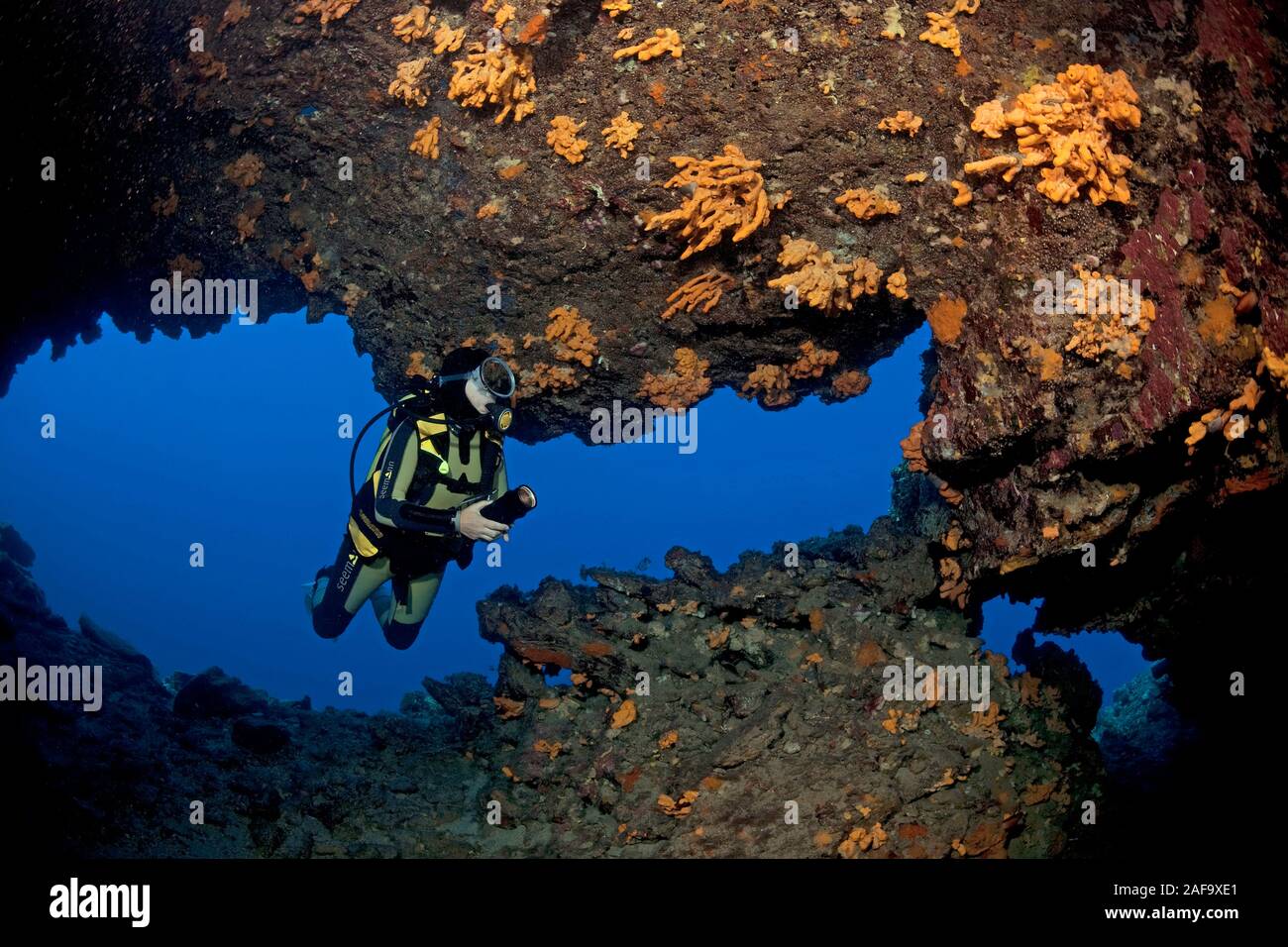 Scuba Diver in Underwater cave Bubble Höhle, Bodrum, Türkei Stockfoto