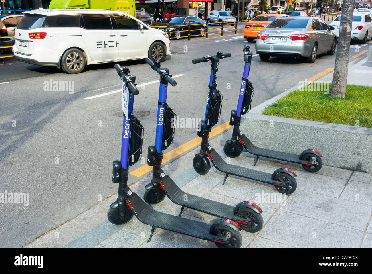Seoul, Südkorea, Dezember 2019: Tretroller für Teilen Stockfoto
