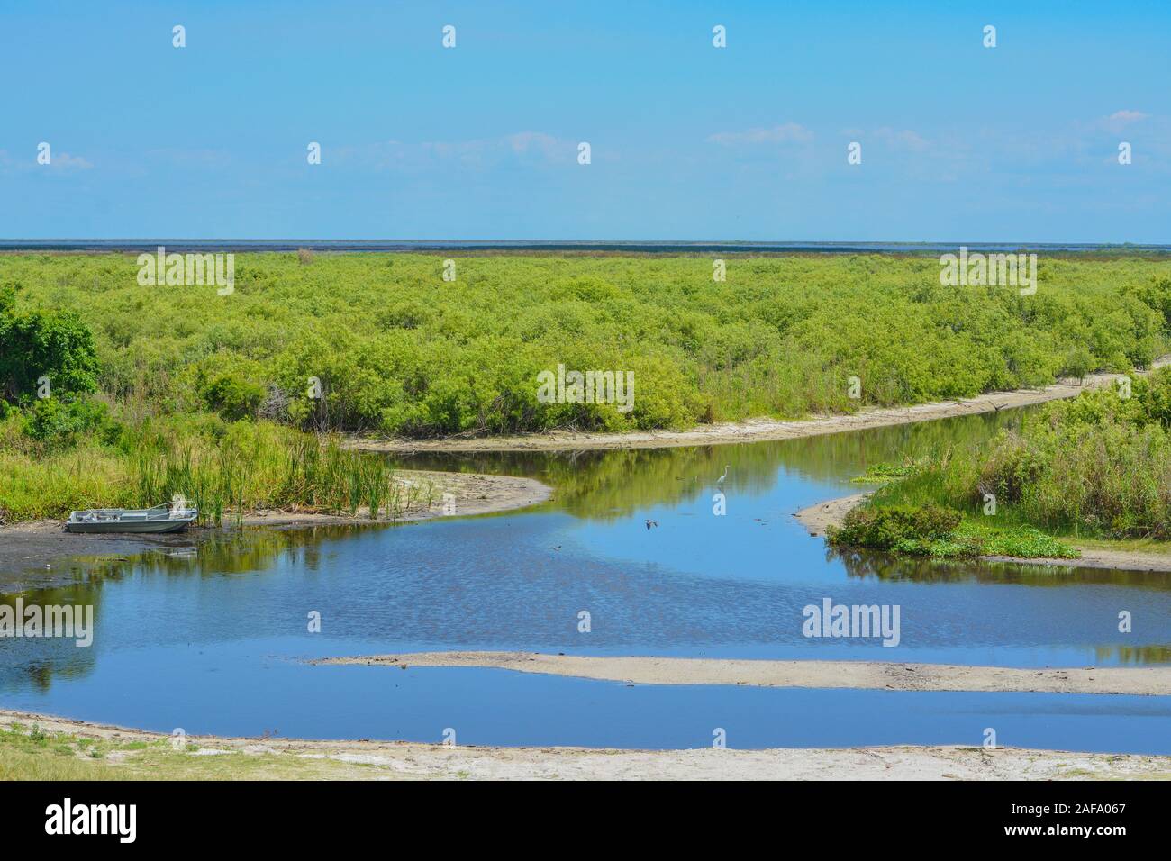 Verlassene Boot im Sumpf des Lake Okeechobee Okeechobee County, Florida, USA Stockfoto