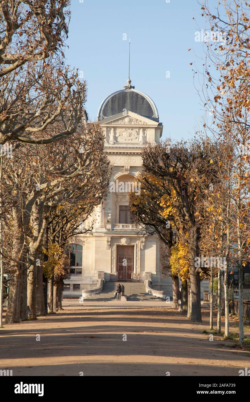 Die facde des 19. Jahrhunderts Gebäude mit der Großen Galerie des Evolution im Jardin des Plantes, Paris Stockfoto