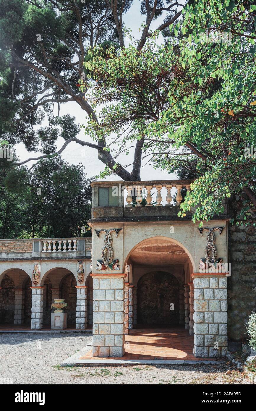 Kolonnade, das ist ein Wahnsinn gebaut auf dem Hügel Colline du Château in der Stadt Nizza in Frankreich Stockfoto