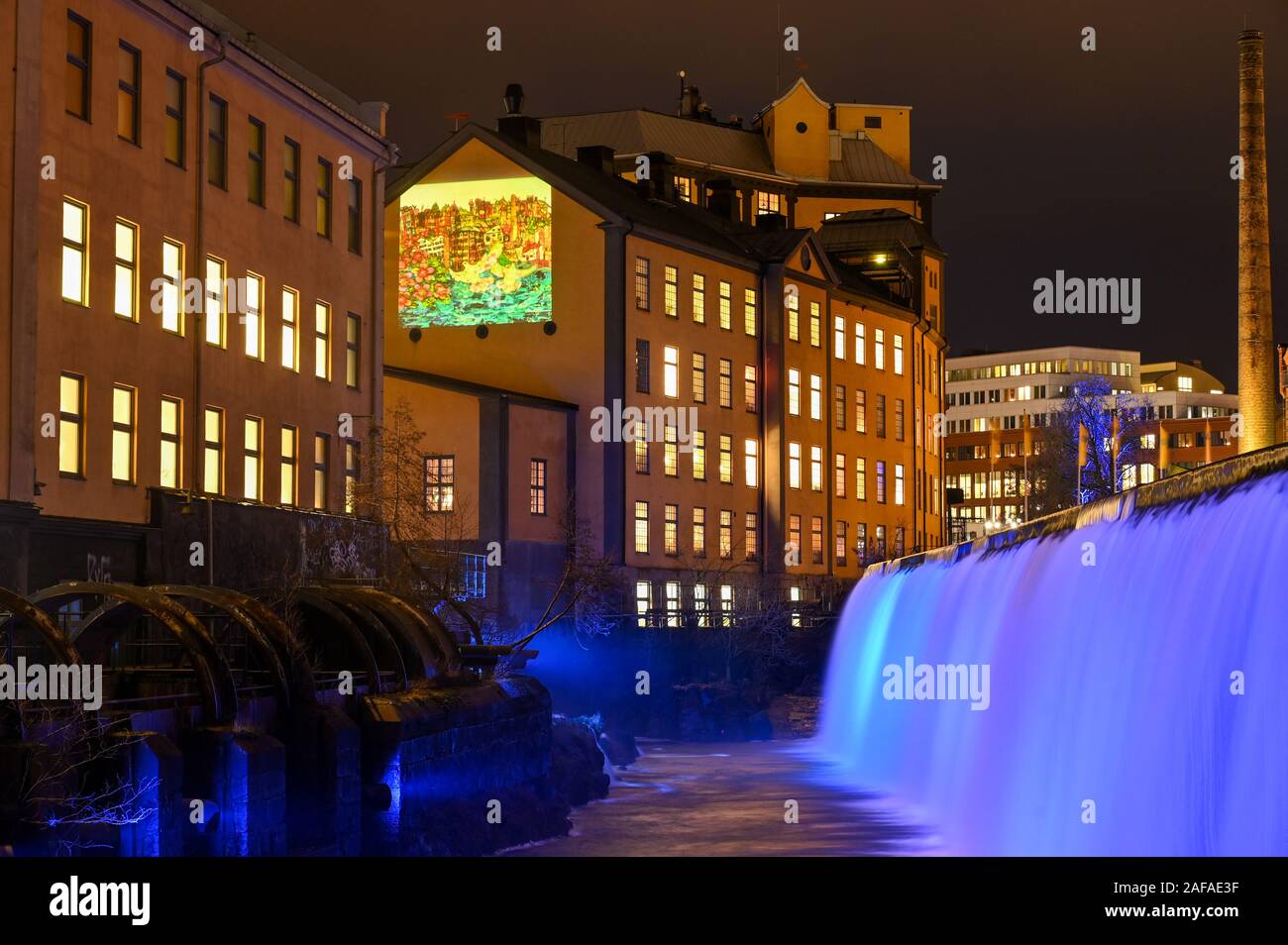 Artwork" Meine Art der Stadt" von Lena Svedjeholm angezeigt während der jährlichen Licht Festival in der industriellen Landschaft von Norrköping, Schweden. Stockfoto