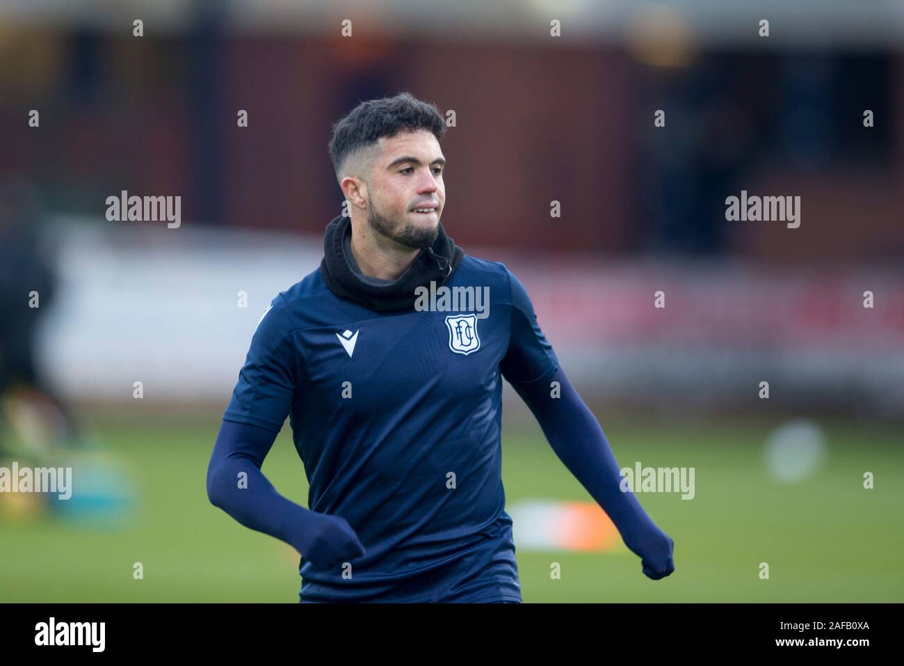 Dens Park, Dundee, Großbritannien. 14 Dez, 2019. Schottische Meisterschaft, Dundee Football Club gegen Dunfermline Athletic; Declan McDaid von Dundee während der Aufwärmphase vor dem Spiel - Redaktionelle Verwendung Credit: Aktion plus Sport/Alamy leben Nachrichten Stockfoto