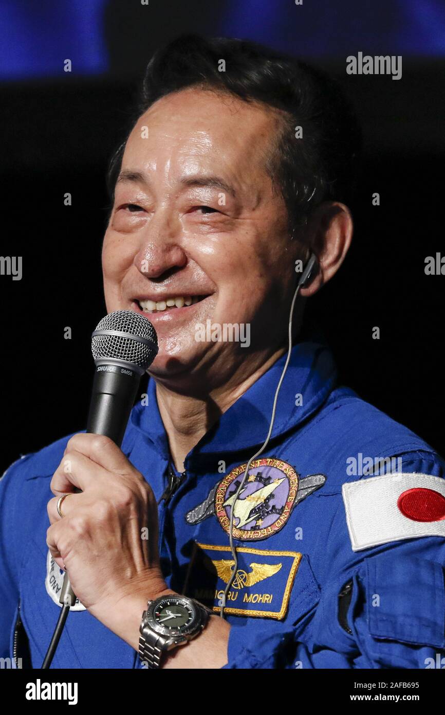 Tokio, Japan. 14 Dez, 2019. Japanische ehemalige NASDA astronaut Mamoru Mōri spricht während einer Talkshow neben China''˜ s erste Astronaut Yang Liwei am nationalen Museum der aufstrebenden Wissenschaft und Innovation (Miraikan). Liwei und Mōri met in Tokio über ihre Erfahrungen und die Zukunft der Raumfahrt Missionen mit dem Publikum zu sprechen. Yang Liwei, ist der erste Astronaut in den Weltraum von der chinesischen Raumfahrtprogramms gesendet. Mamoru Mōri war der erste japanische Astronaut nach Japan und den USA gemeinsame Untersuchung im Raum durchführen. Credit: Rodrigo Reyes Marin/ZUMA Draht/Alamy leben Nachrichten Stockfoto