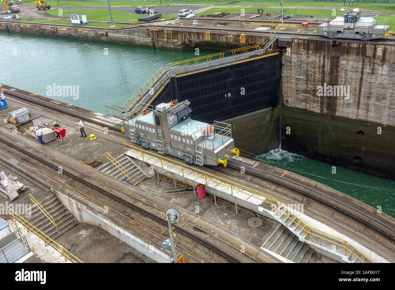 Panama - 11/6/19: Blick auf einen der Zug Lokomotive ein maultier (ursprünglich die Tiere der gleichen Namen verwendet) der Schiffe, die durch den Panama . Stockfoto