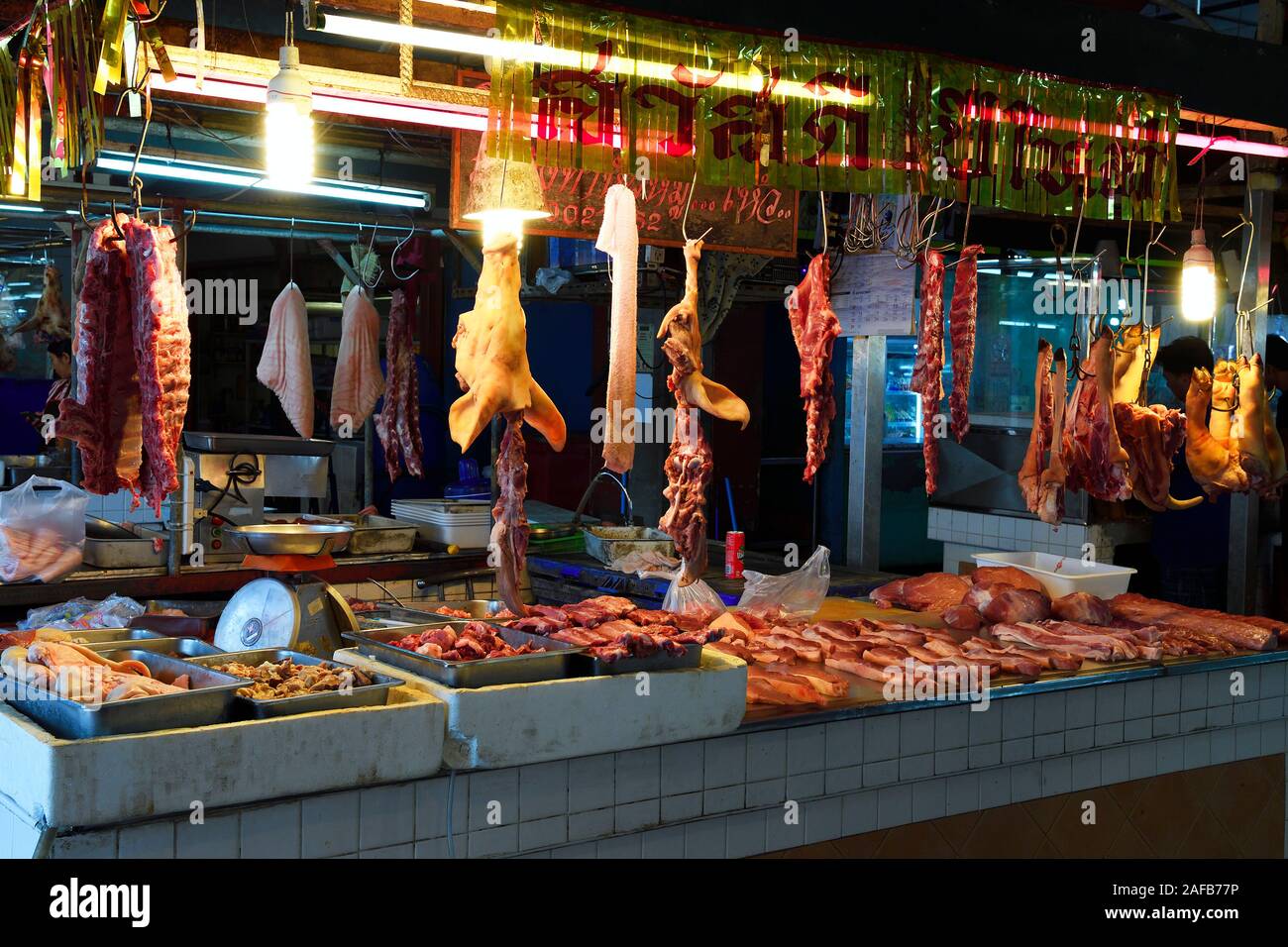 Typischer für Fleisch mit dem Banzaan frische Markt Stand, Patong Beach, Phuket, Thailand Stockfoto
