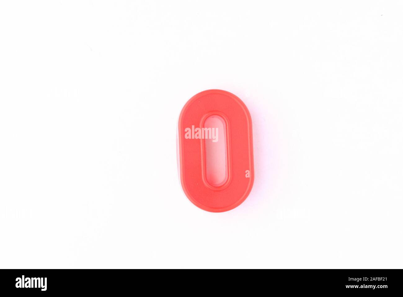 Isolierte bunte Buchstaben auf weißem Hintergrund Stockfoto