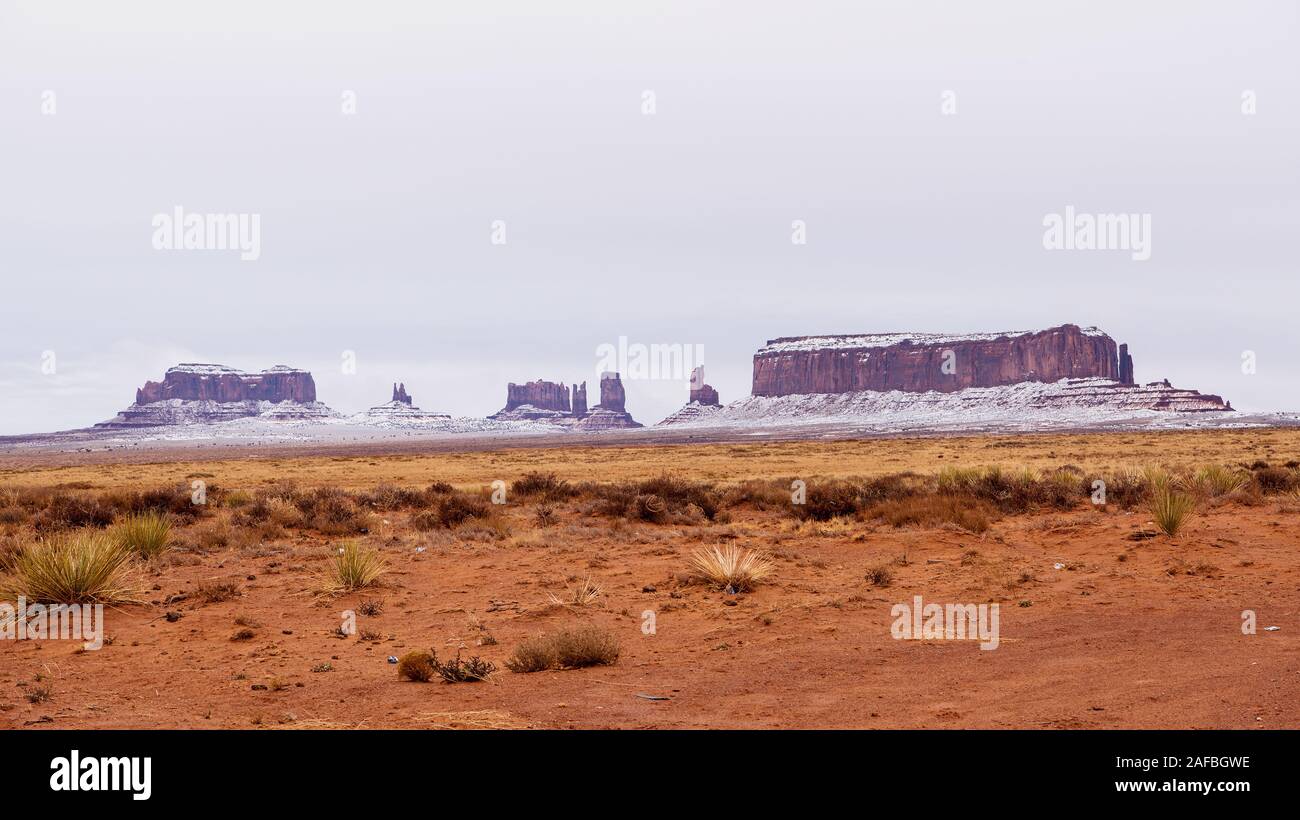Magnificent Seven am Monument Valley: Saddleback, König auf seinem Thron, Postkutsche, der Bär und der Hase, Castle Rock, Big Chief, und Sentinel Mesa Stockfoto