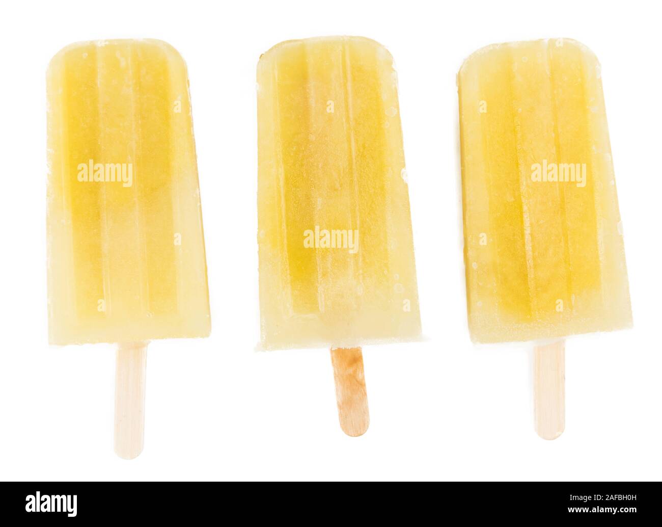 Hausgemachte Ananas Eis am Stiel isoliert auf weißem Hintergrund (Nahaufnahme) Stockfoto