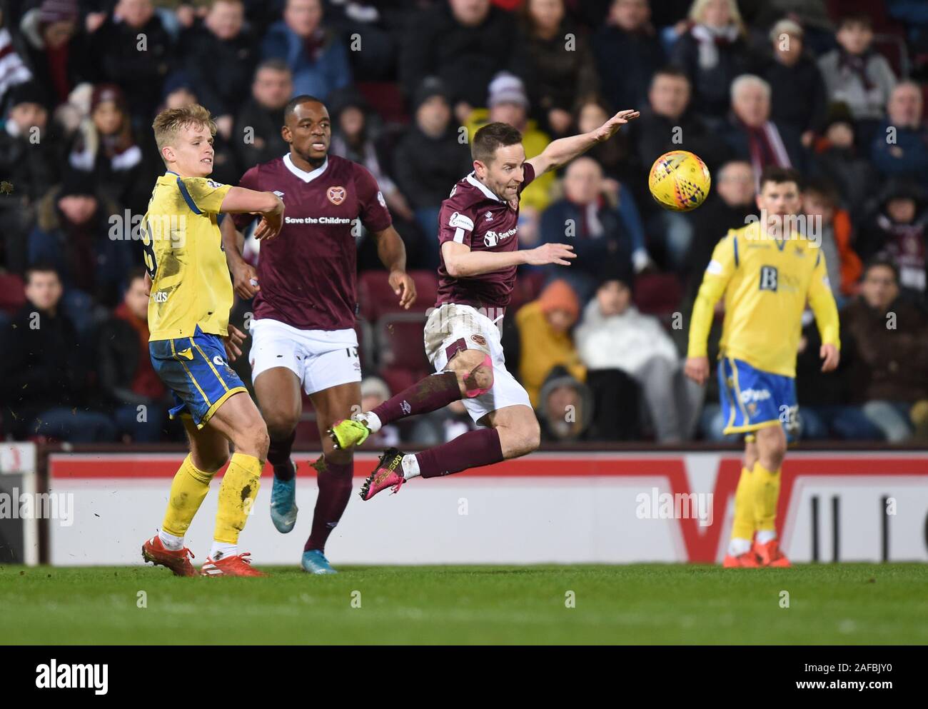 Edinburgh, Großbritannien. 14 Dez, 2019. Herzen 0 vs St Johnstone 1 Schottische Premier League Match Herzen St Johnstone Herzen Steven MacLean während home Niederlage zu St Johnstone. Quelle: Eric mccowat/Alamy leben Nachrichten Stockfoto