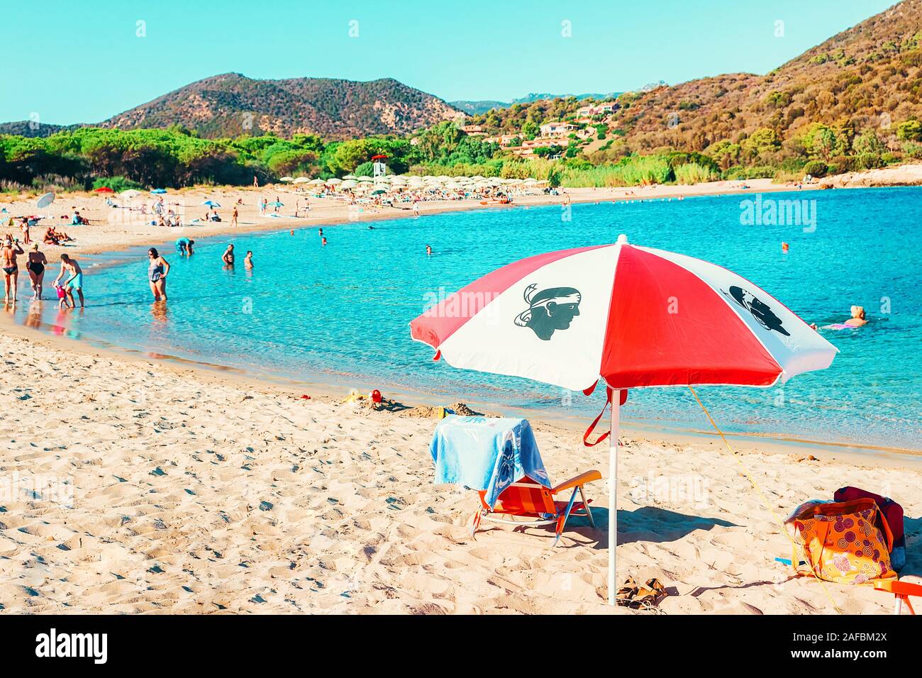 Menschen in Chia Strand am Mittelmeer Süd Sardinien Italien Stockfoto