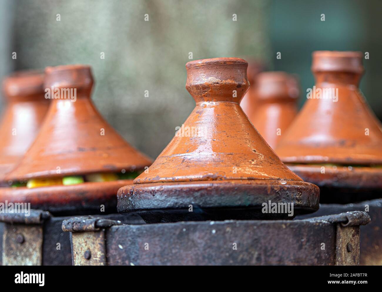 Echten Tagine in der Straße in Marokko, marokkanische Tajine oder Tajin Stockfoto