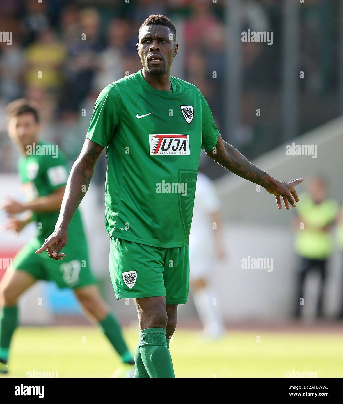 Firo Fußball, Fußball, 1.Bundesliga, Saison 2015/2016 07/18/2015 SC Preussen SCP Preussen Münster - Hannover 96 Mohamadou Idrissou Geste | Verwendung weltweit Stockfoto