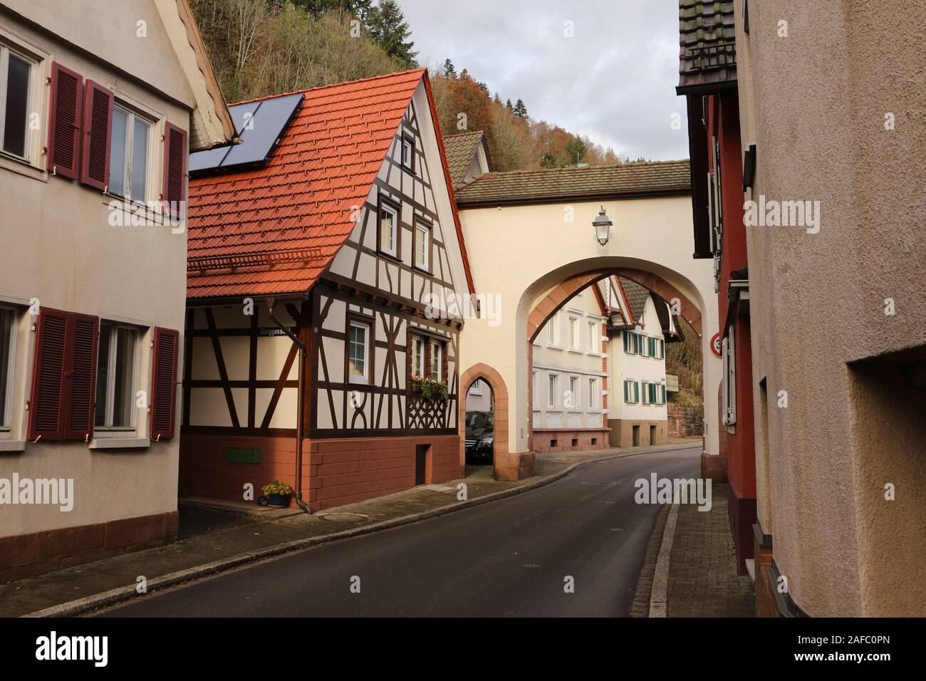 Blick auf das alte Stadttor von Oppenau im Schwarzwald Stockfoto