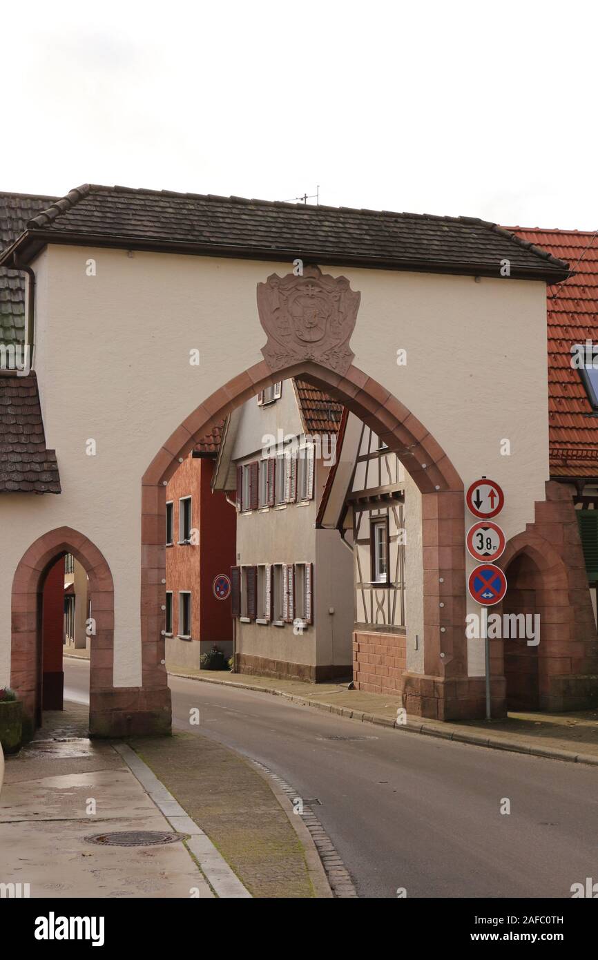 Blick auf das alte Stadttor von Oppenau im Schwarzwald Stockfoto